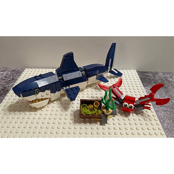 LEGO Creator 3 in 1 Deep Sea Creatures 31088 - Picture 1 of 7